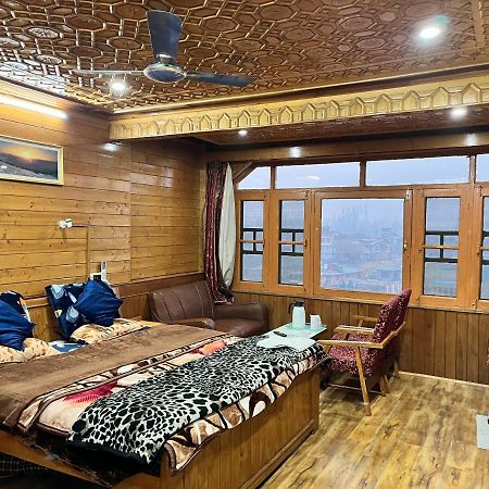 Sun N Shade Guest House Srīnagar Exterior foto